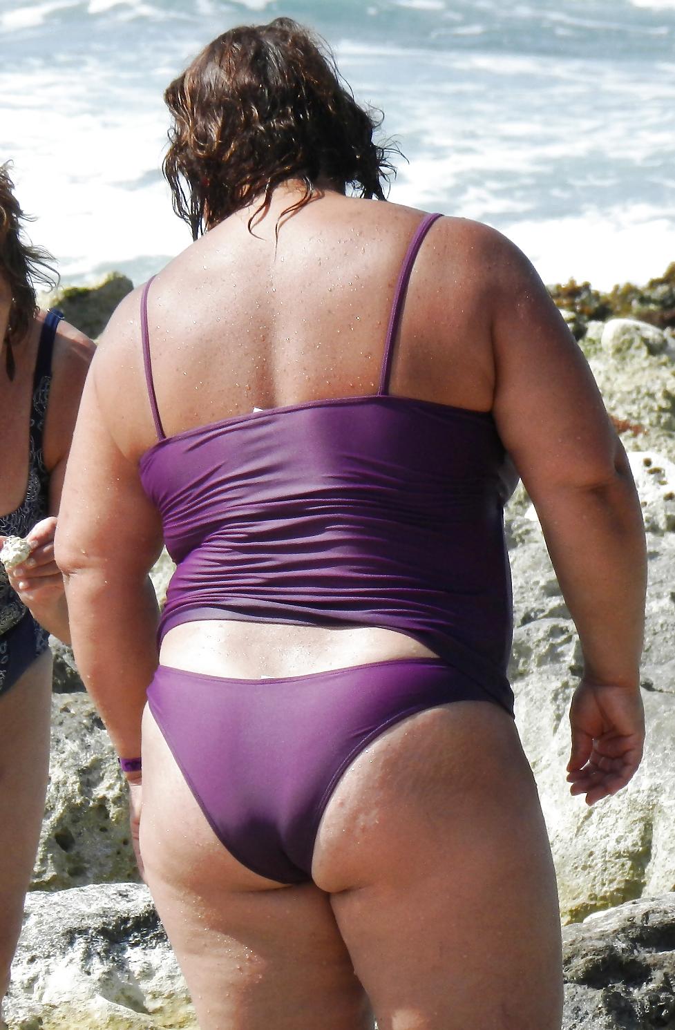 25P Beach milfs and grannies