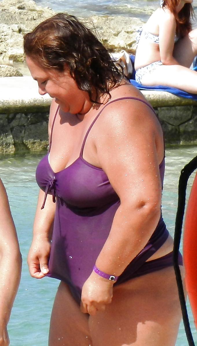 25P Beach milfs and grannies