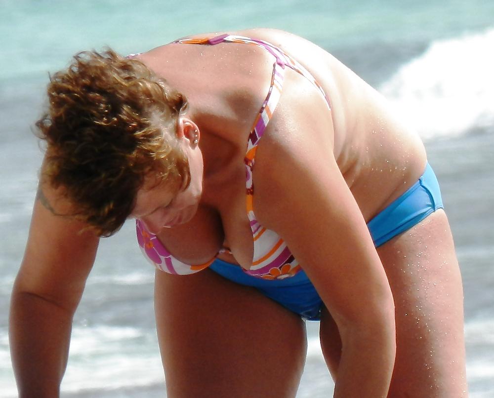 25P Beach milfs and grannies