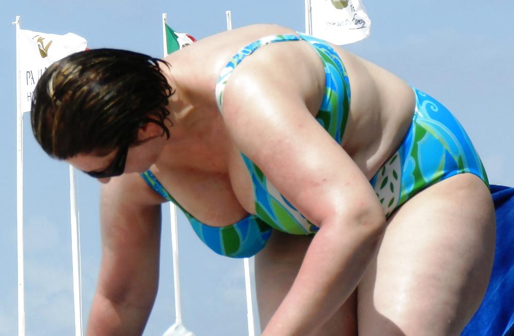 25P Beach milfs and grannies