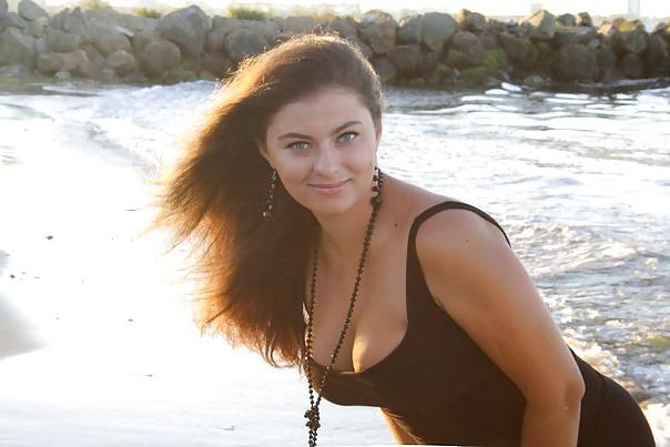 16P Busty Russian Woman 256