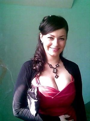 16P Busty Russian Woman 256