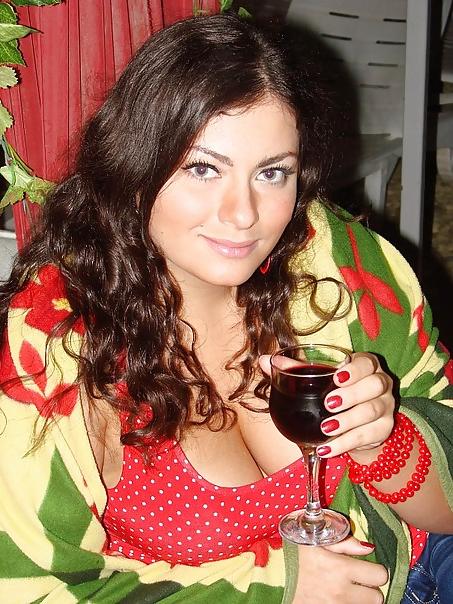 16P Busty Russian Woman 256