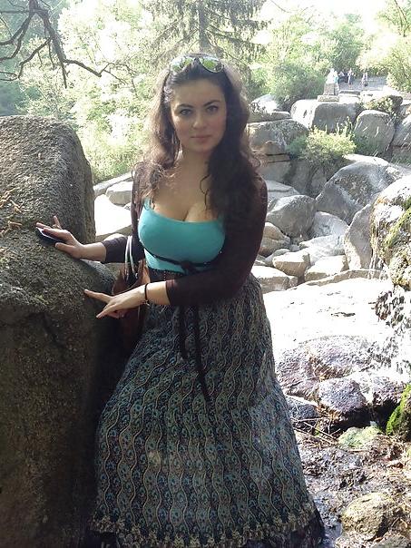 16P Busty Russian Woman 256