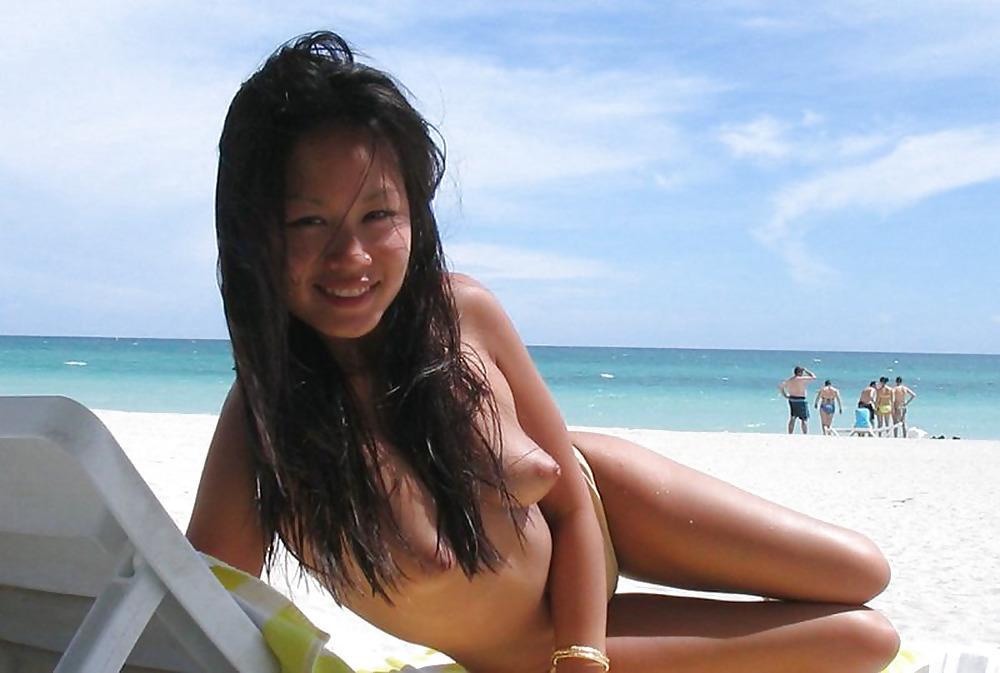 25P Beach Beauties 005 - Candid Mini Series