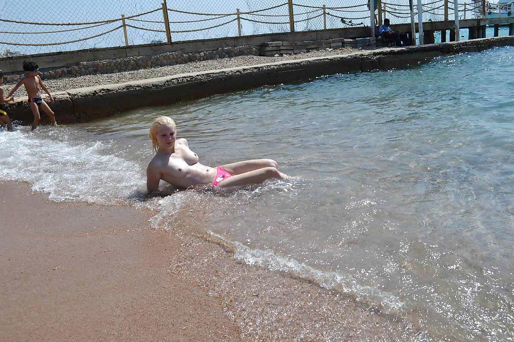 25P The beach 139