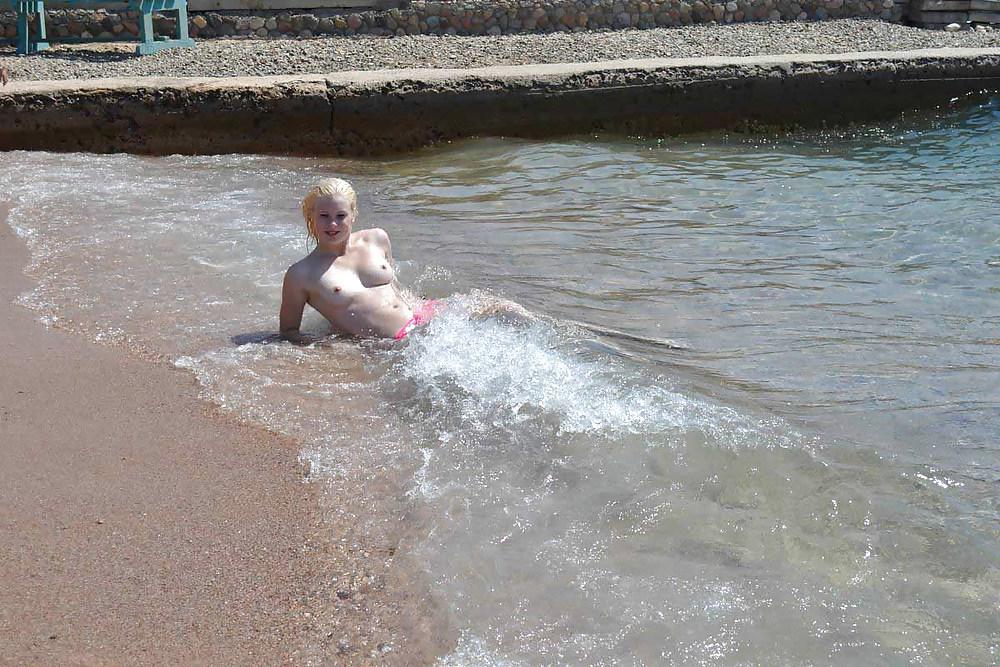25P The beach 139