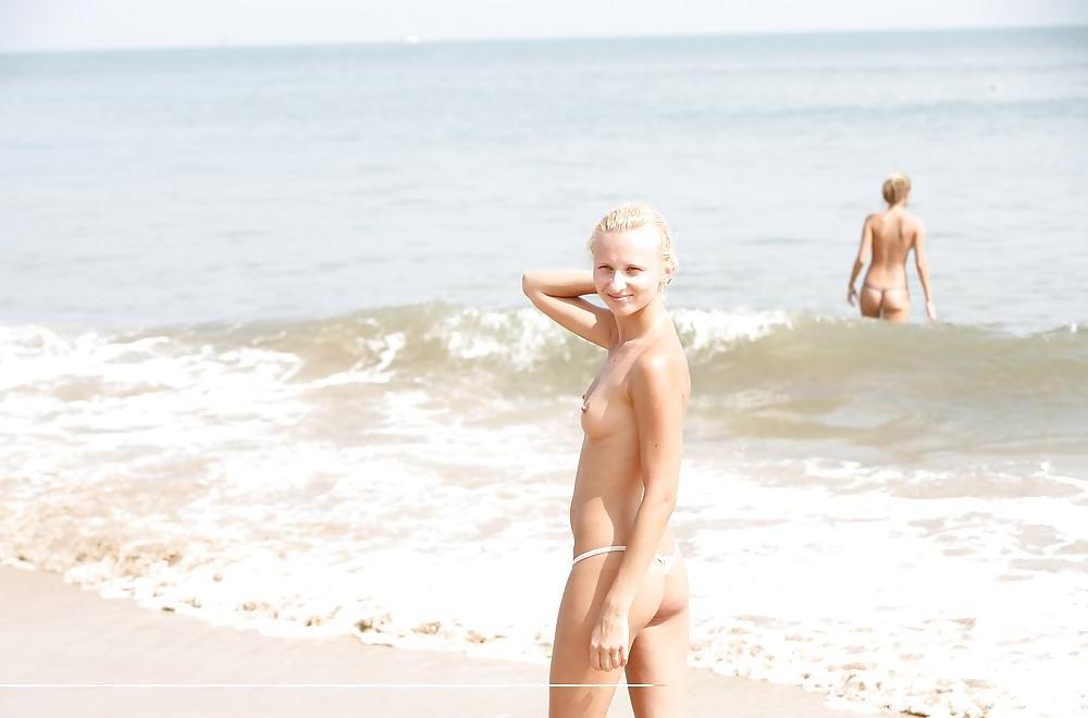 19P Beach Beauties 008 - Two Girls havin Fun