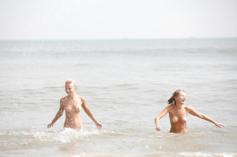 19P Beach Beauties 008 - Two Girls havin Fun