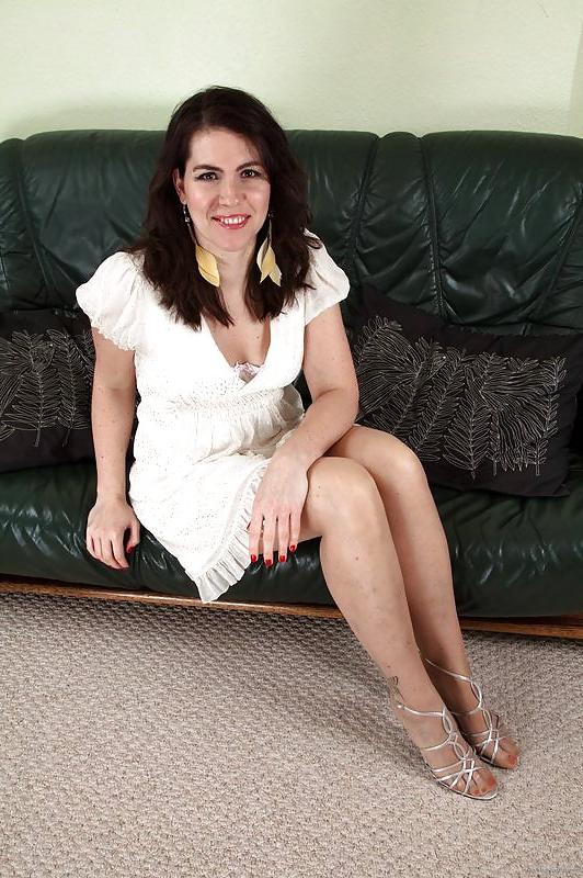 15P Hairy Eva showing bush