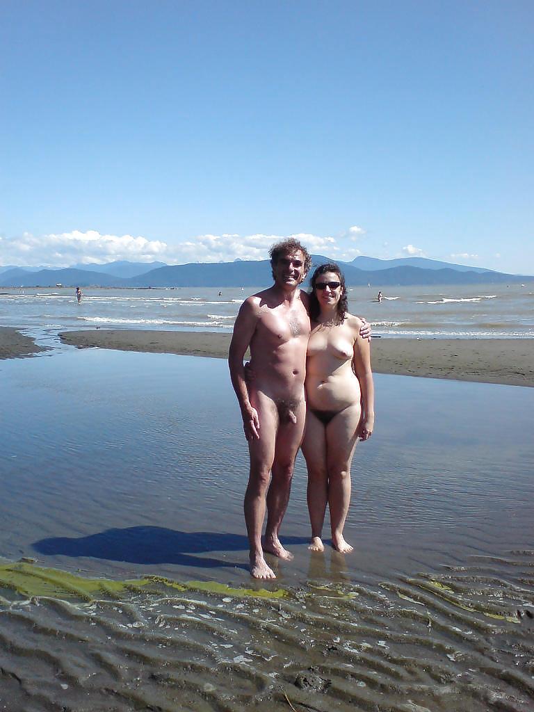 20P Naked beach 7.