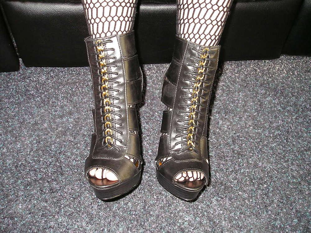 25P Heels and nylons