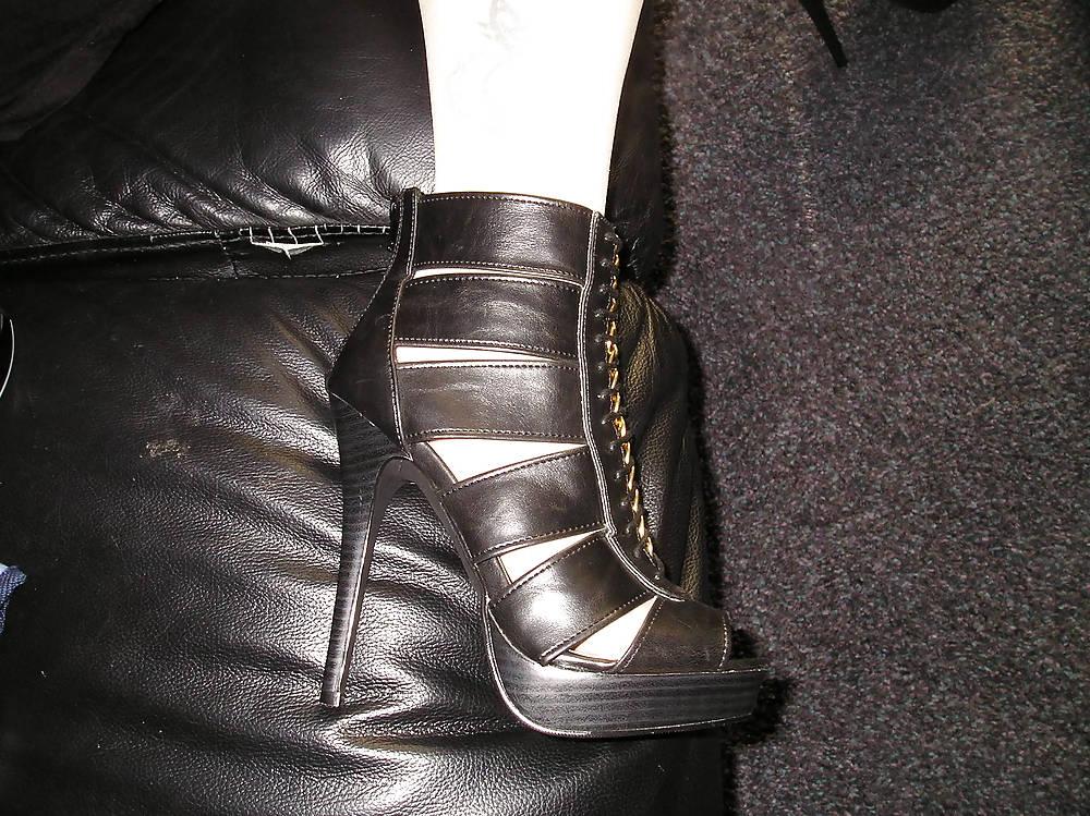 25P Heels and nylons