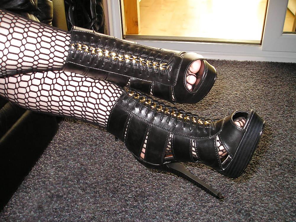 25P Heels and nylons
