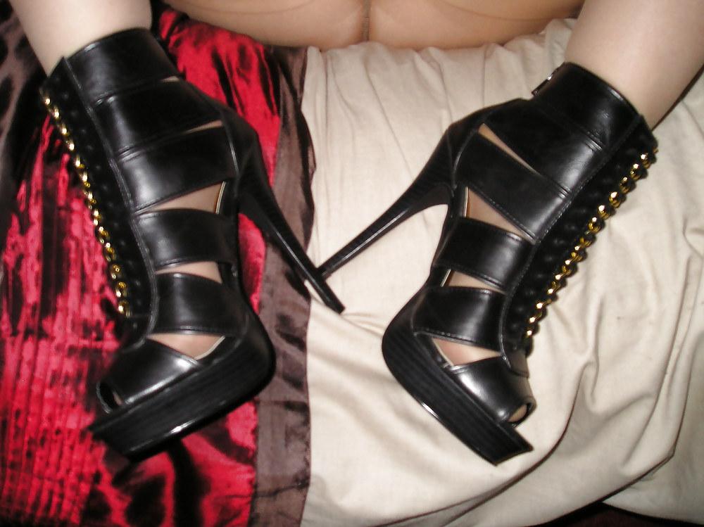 25P Heels and nylons
