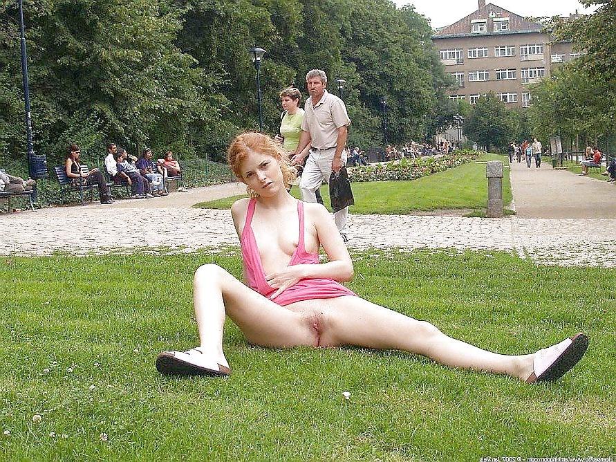 25P PUBLIC FLASHING: SHOWING PUSSY OUTDOORS