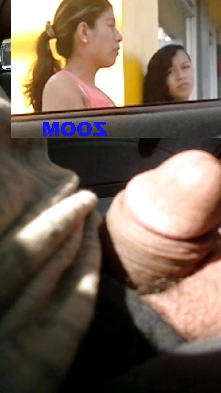 9P Flashing, exhibicionismo, en la calle con zoom