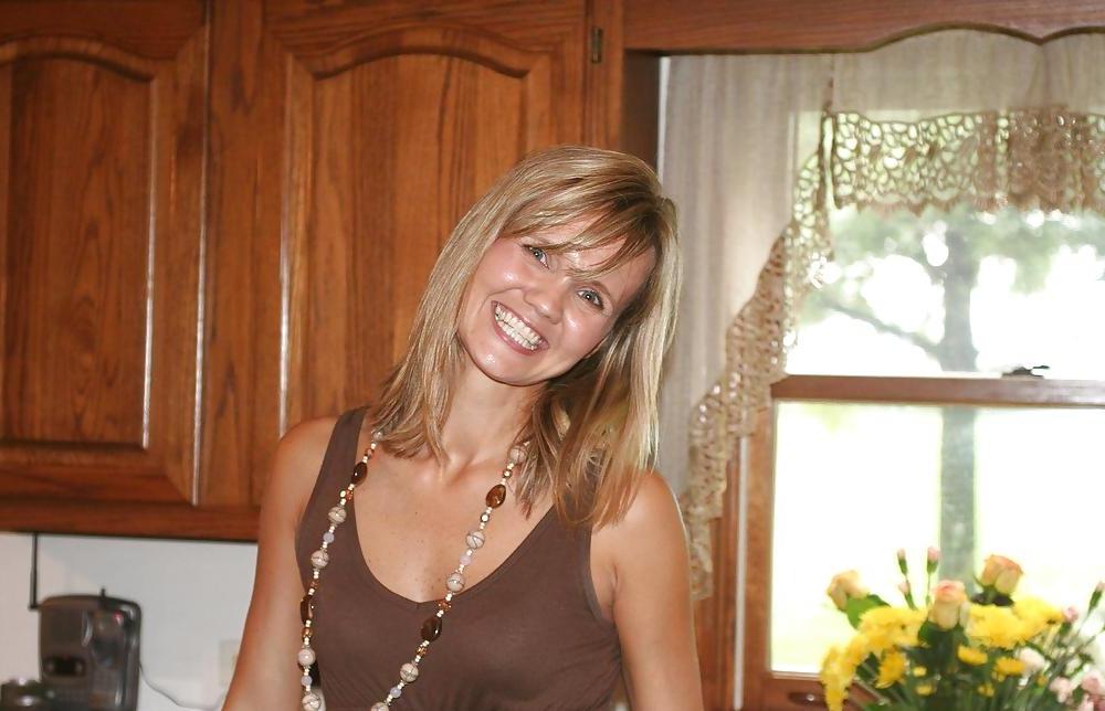 25P Stolen Pics - Blonde Milf