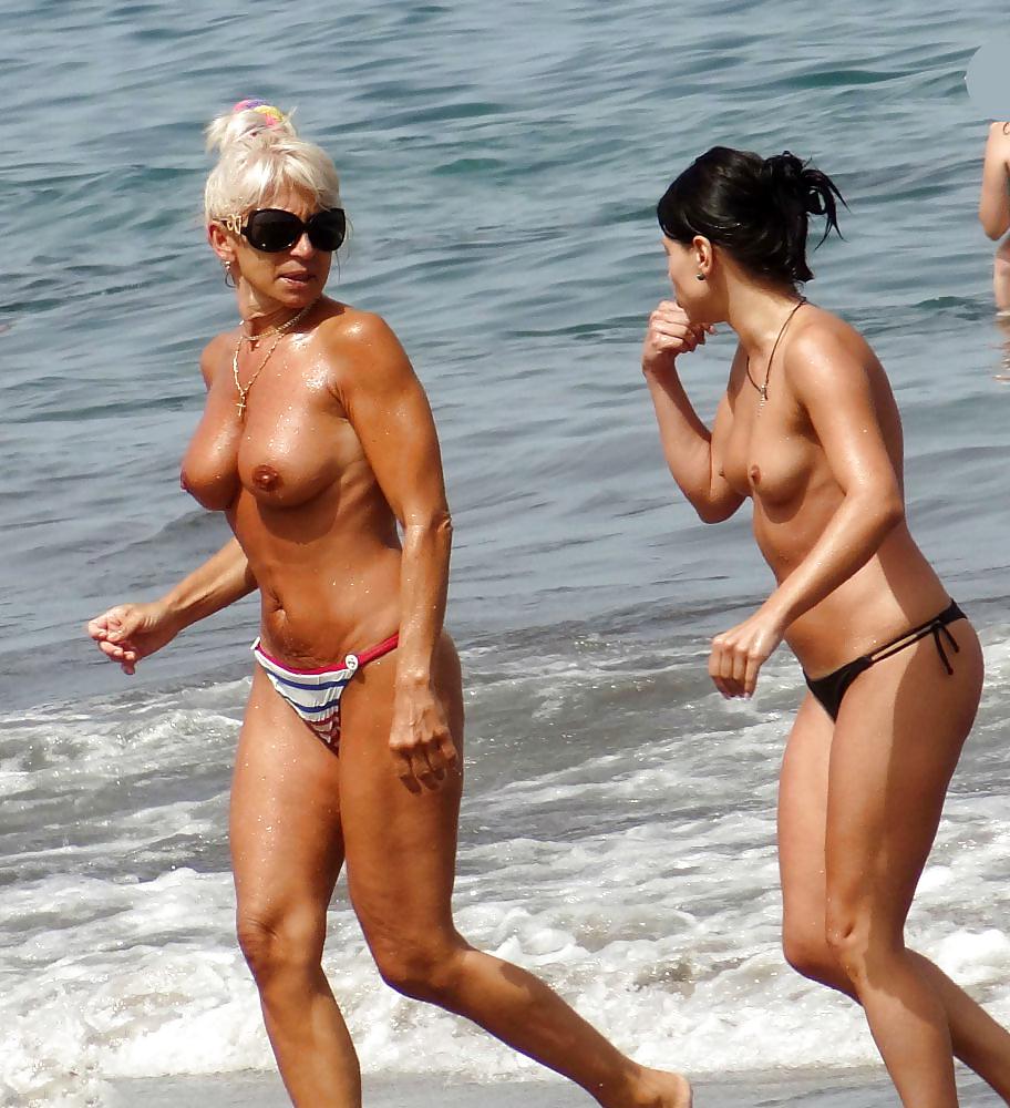 25P Cute Beach Girls - XI