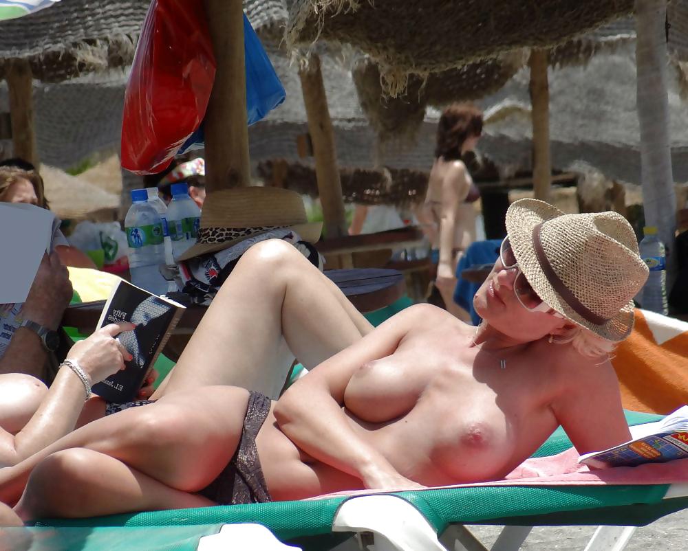 25P Cute Beach Girls - XI
