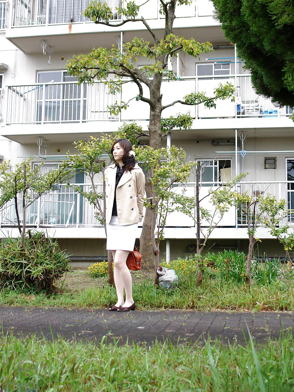 10P Japanese girl flashing