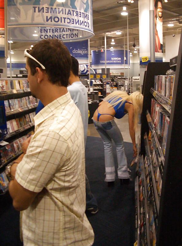 25P Lori: Public MILF Slut