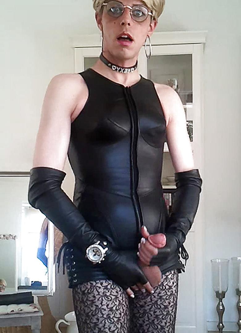 7P Exposed sissy in leather