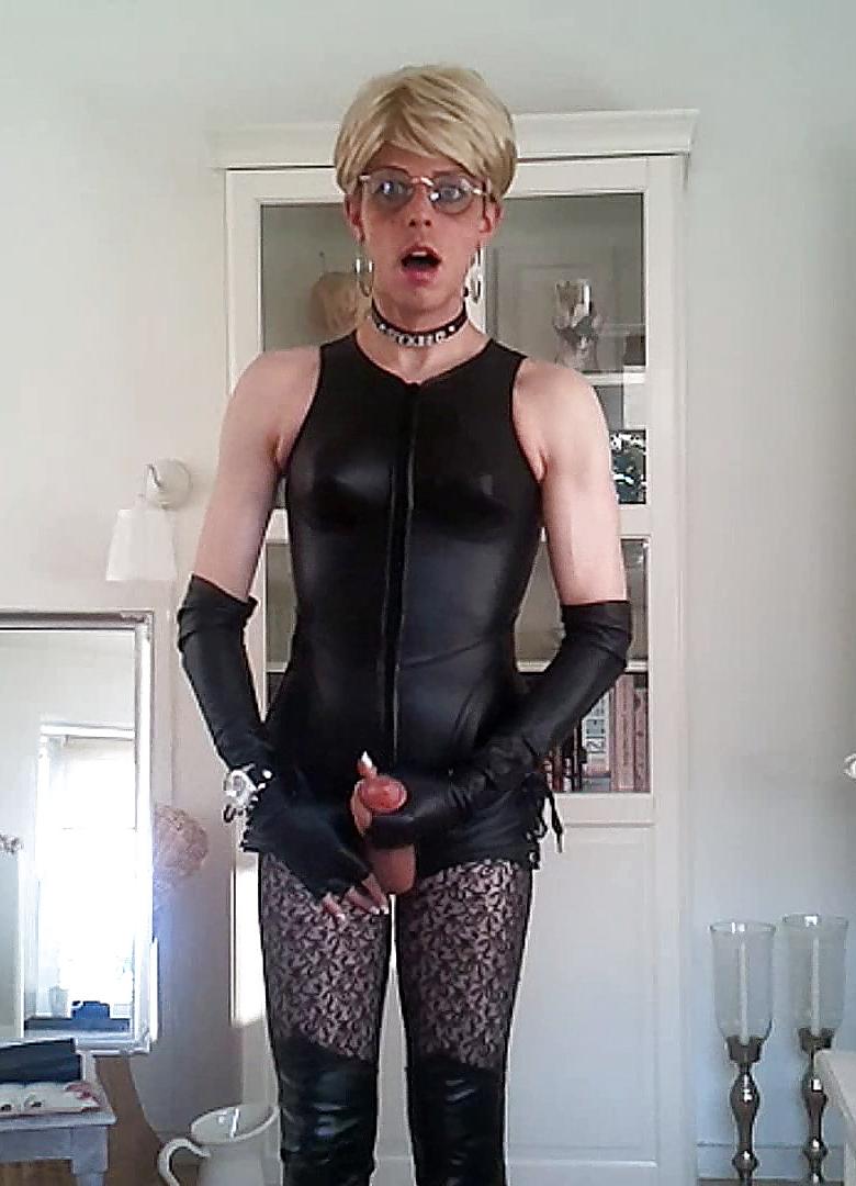 7P Exposed sissy in leather