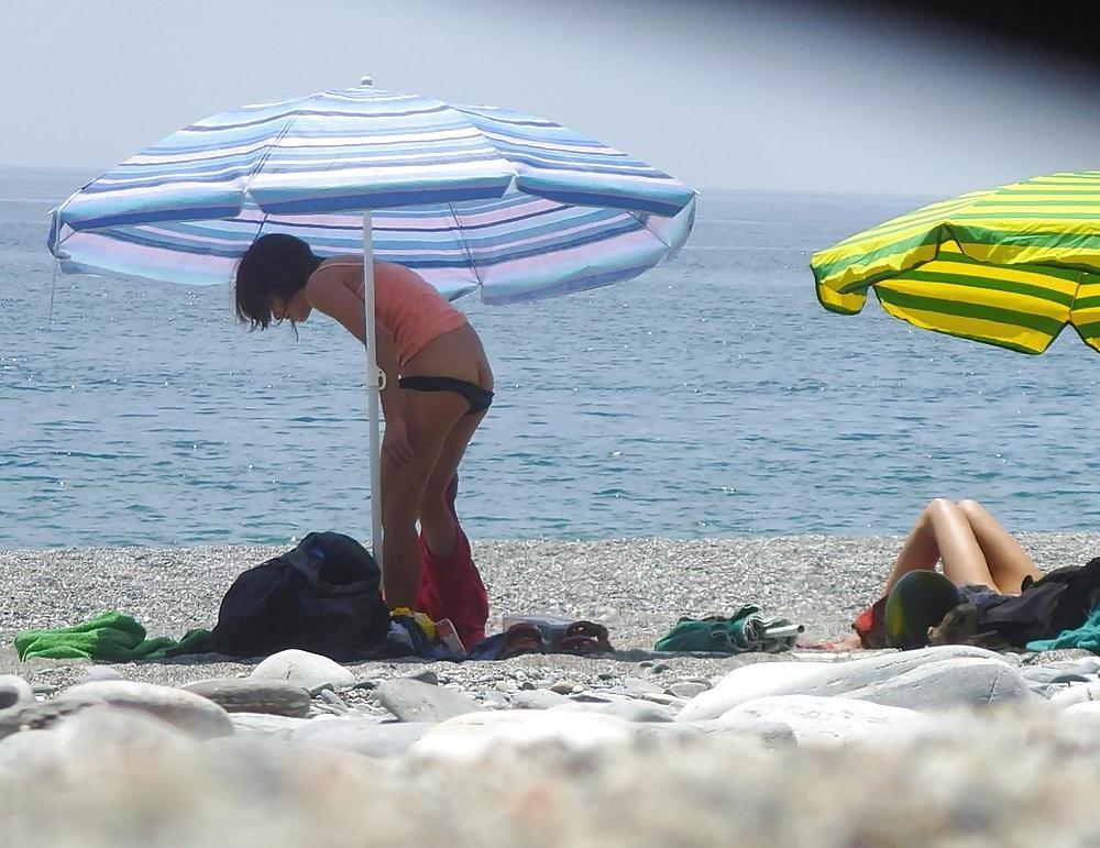 25P Ausziehen, Strippen oder Nacktwerden am Strand 1