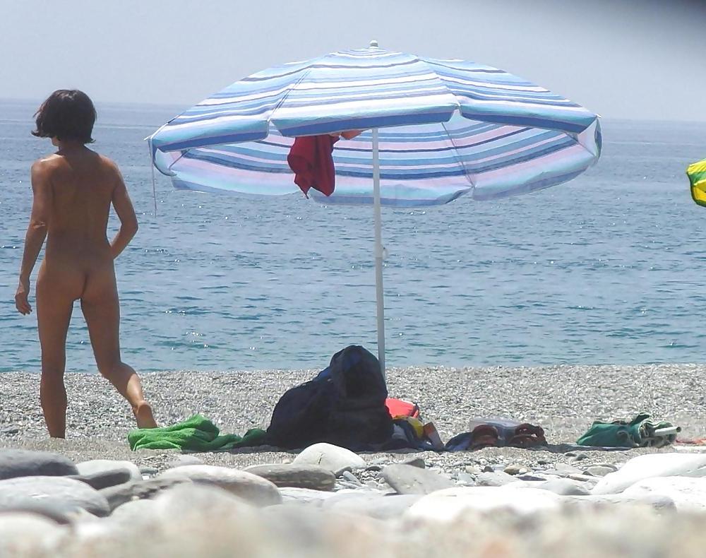 25P Ausziehen, Strippen oder Nacktwerden am Strand 1