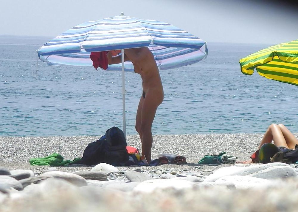 25P Ausziehen, Strippen oder Nacktwerden am Strand 1