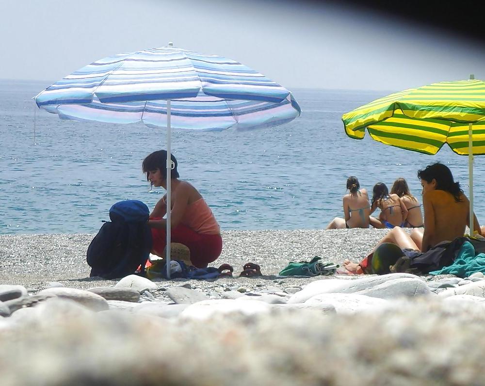 25P Ausziehen, Strippen oder Nacktwerden am Strand 1