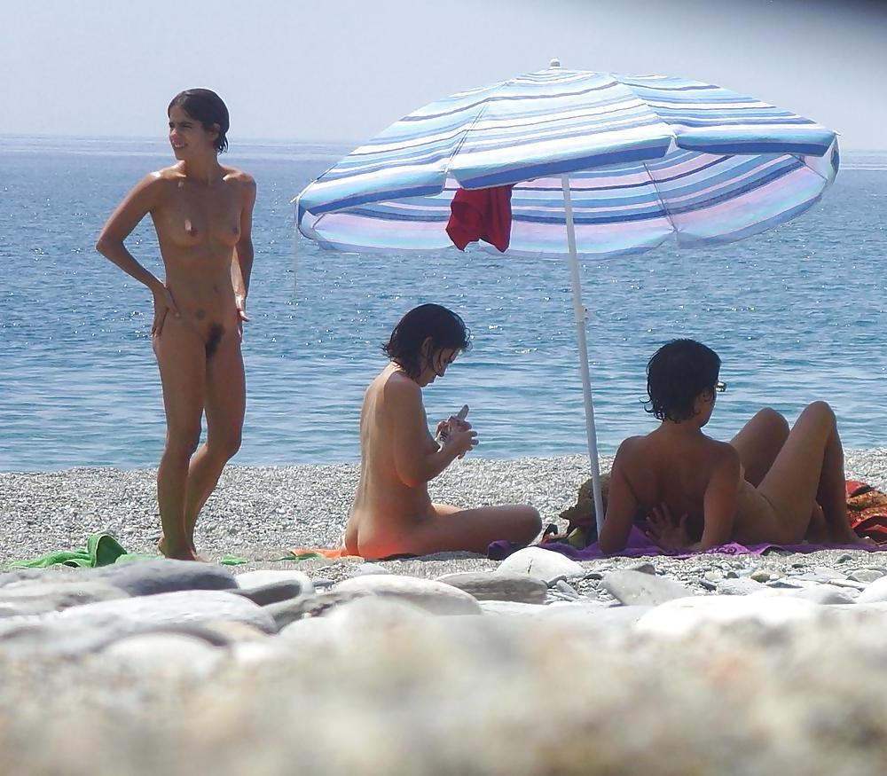 25P Ausziehen, Strippen oder Nacktwerden am Strand 1