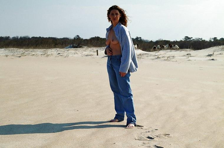 25P Beach Hottie