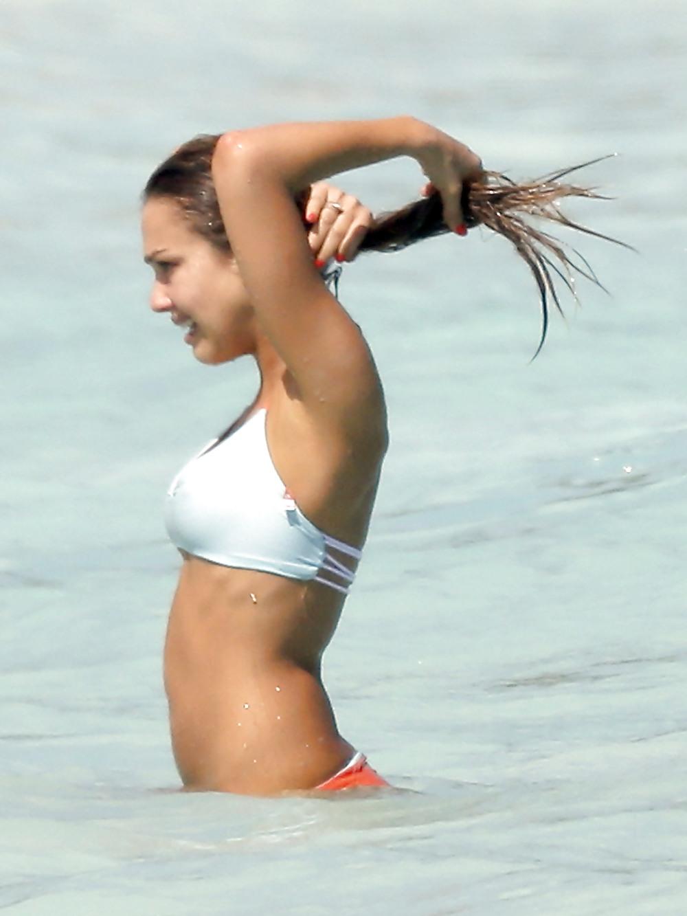 25P Jessica Alba at the beach
