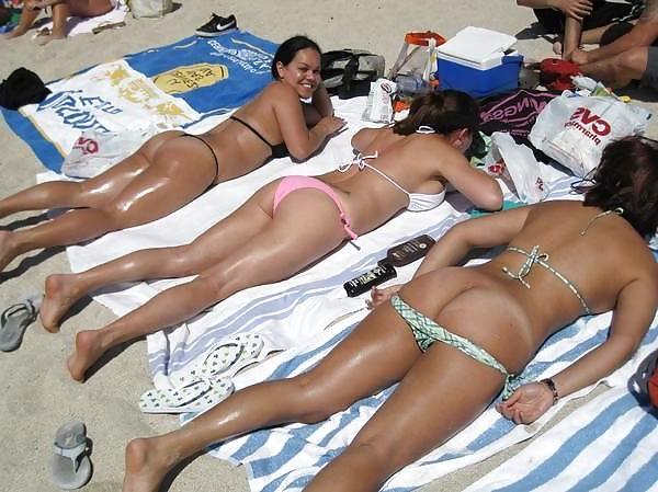 25P Beautiful Day At The Beach 24 (Asses) By Voyeur TROC