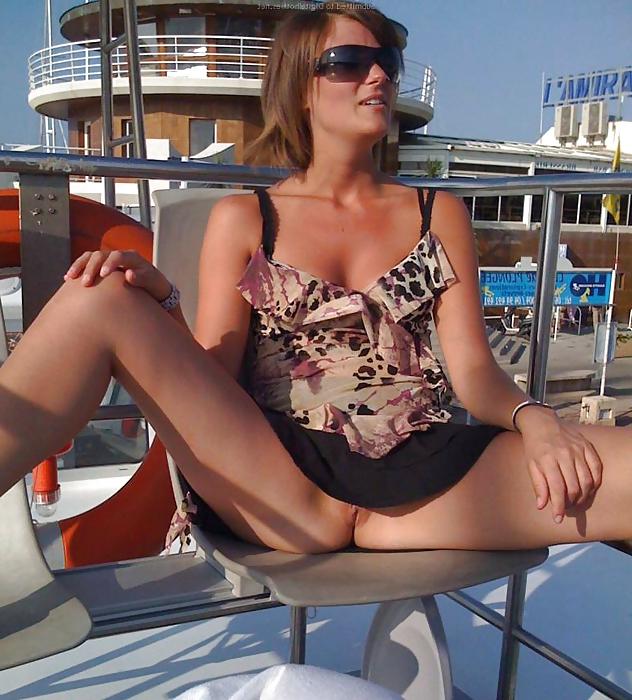 15P Upskirt No Pants 6