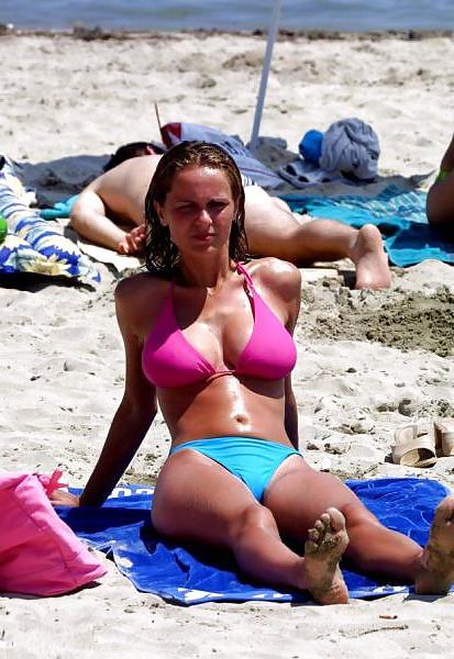 16P Beach babes - non porn