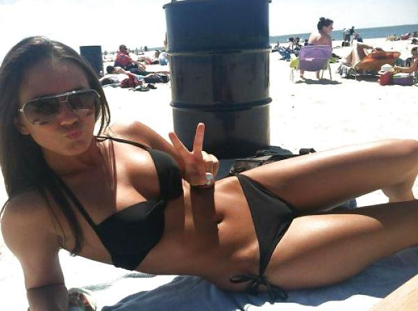 16P Beach babes - non porn