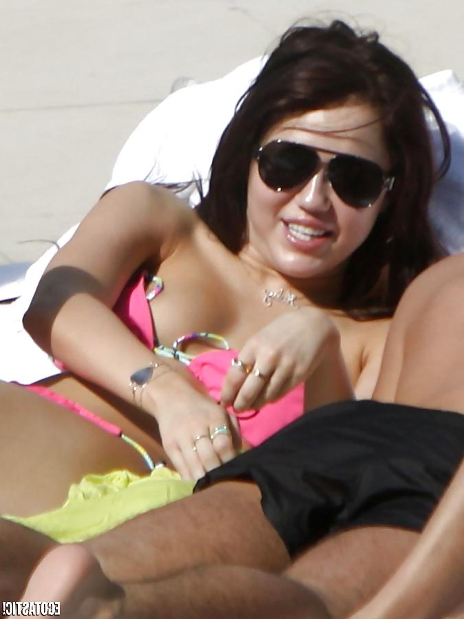 24P Miley Cyrus ALL FLASH pics REAL