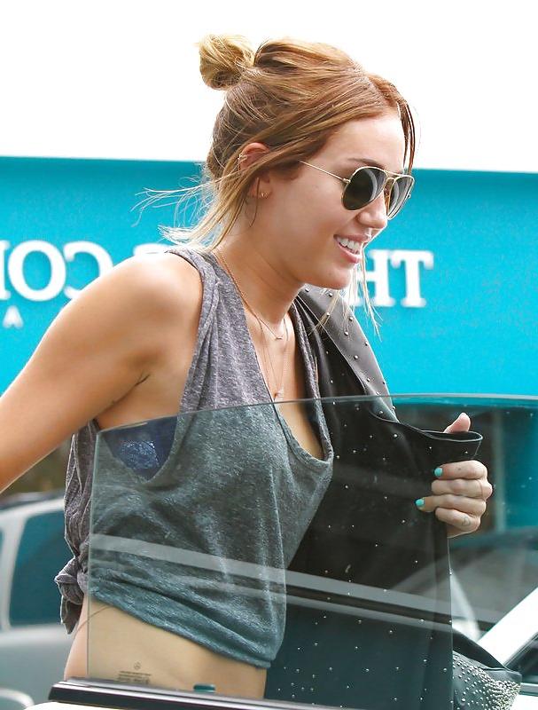 24P Miley Cyrus ALL FLASH pics REAL