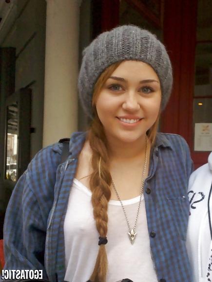 24P Miley Cyrus ALL FLASH pics REAL