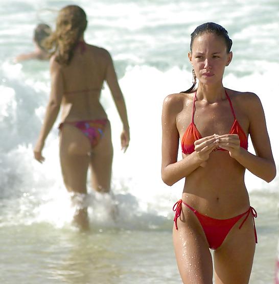 25P Beach & Bikini Girls