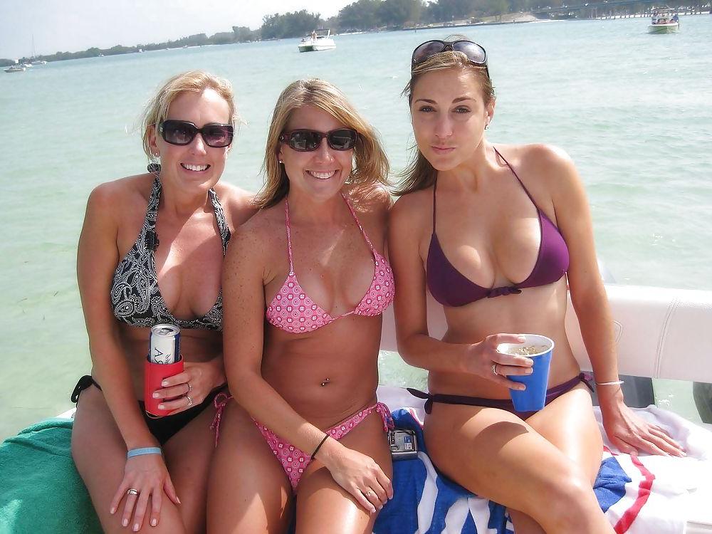 25P Beach & Bikini Girls