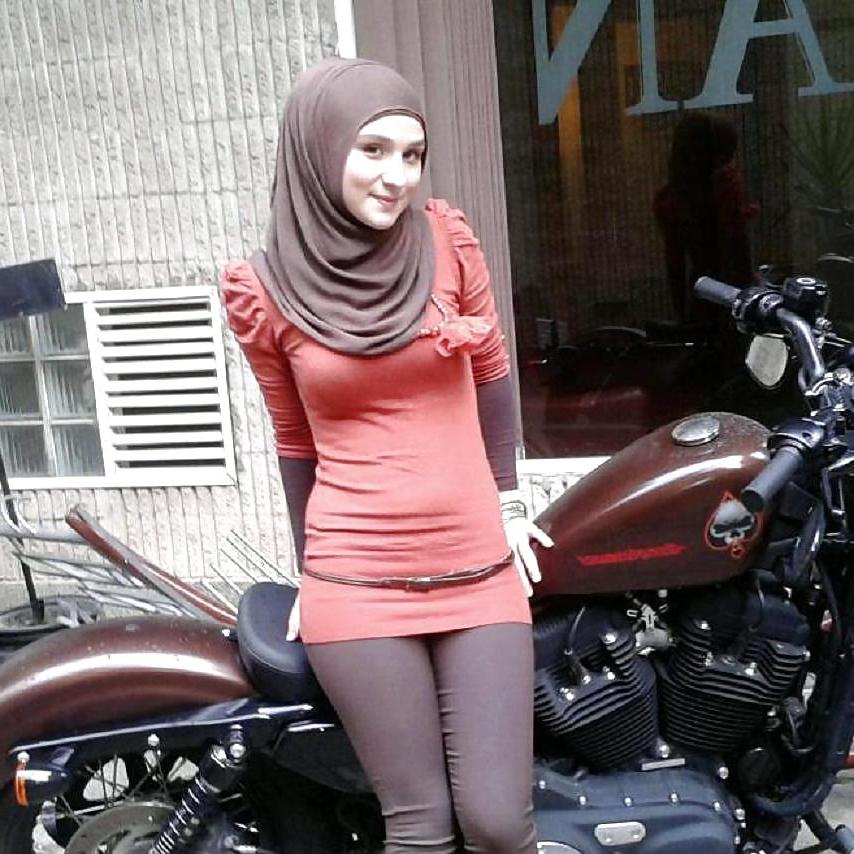 8P Arab turkish woman 32