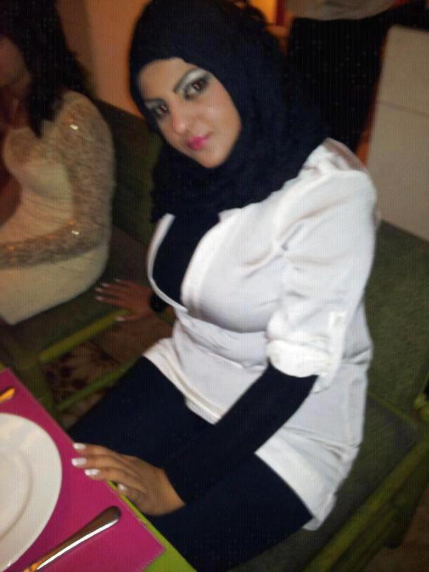 8P Arab turkish woman 32