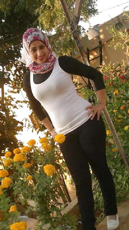 8P Arab turkish woman 32