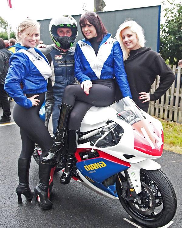 25P Racing girls in thight pants