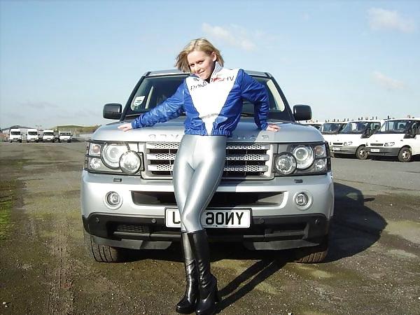 25P Racing girls in thight pants