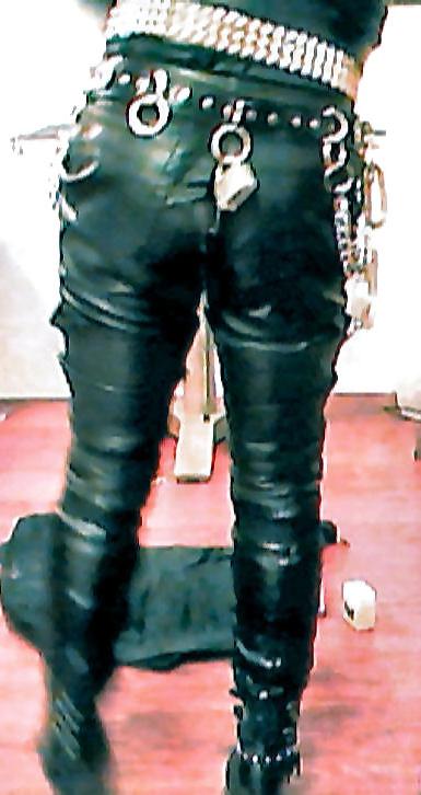 10P Leather Jerkoff Session 4